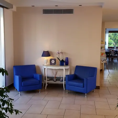 Leone Hotel