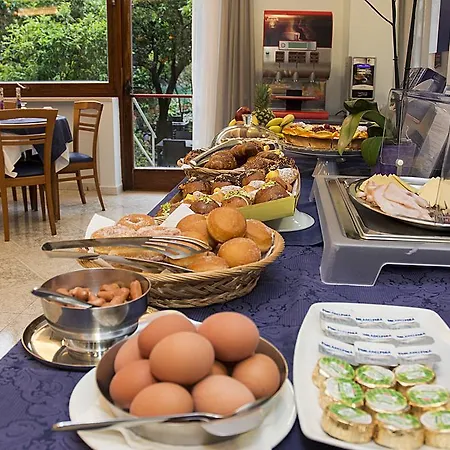 Leone Hotel 3*