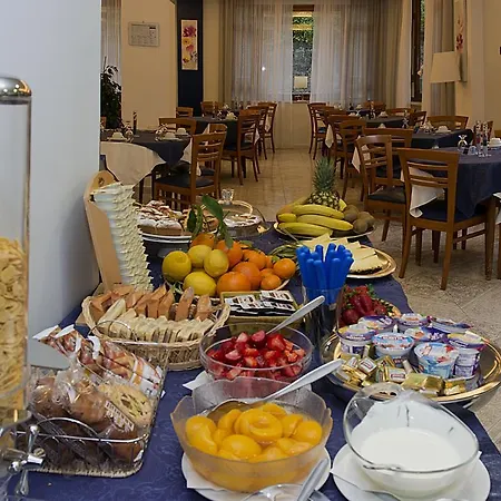Leone Hotel 3*