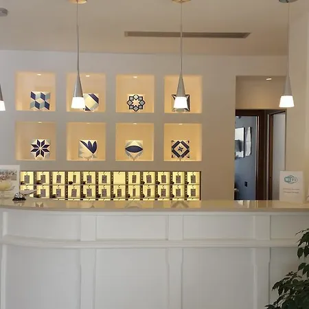 利昂酒店 3*