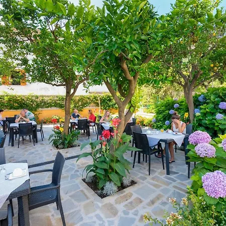 Leone Hotel